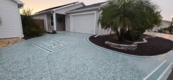 5828 Tupelo Ter in Wildwood, FL - Building Photo