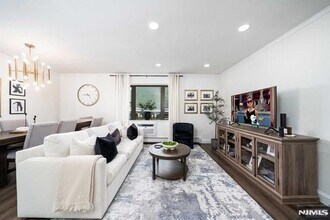 141 Park Ave, Unit 8 in East Rutherford, NJ - Building Photo - Building Photo