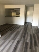 1339 N Sycamore Ave, Unit 110 in Los Angeles, CA - Building Photo - Building Photo