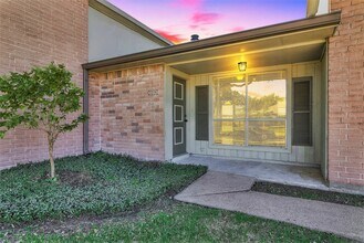 1014 Woodbridge Ave in Pearland, TX - Building Photo - Building Photo