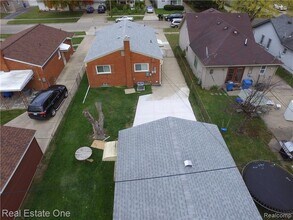 5943 Whitefield St in Dearborn Heights, MI - Building Photo - Building Photo