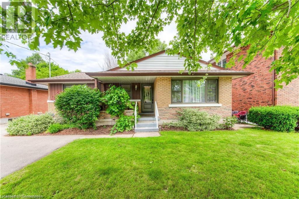 40 Downey St in Kitchener, ON - Building Photo