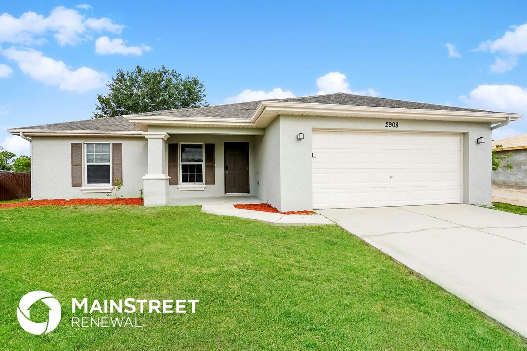 2908 NE 6th Pl in Cape Coral, FL - Foto de edificio