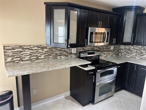 9725 NW 5th Terrace in Miami, FL - Building Photo - Building Photo