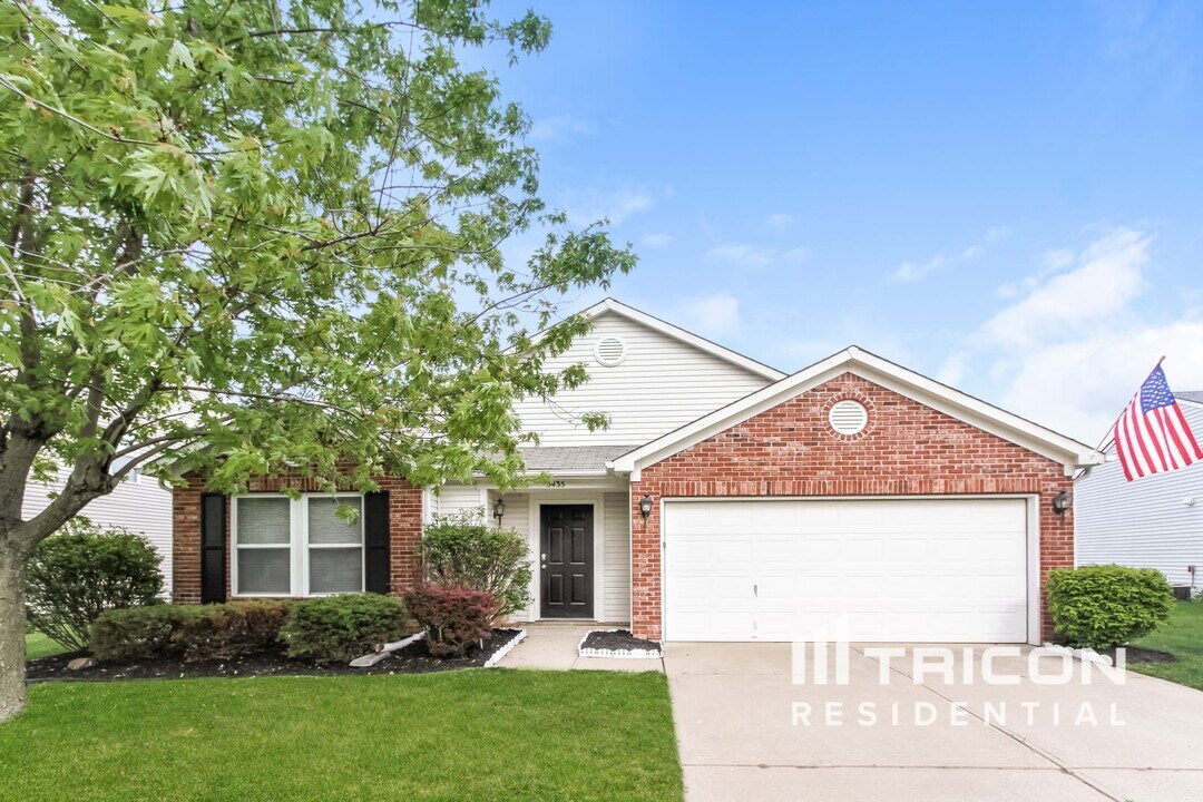 5435 Floating Leaf Dr in Indianapolis, IN - Building Photo