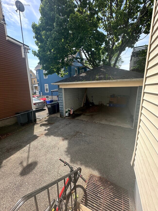 73 Marshall St, Unit 2 in Somerville, MA - Building Photo - Building Photo