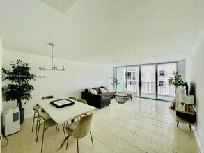 5838 Collins Ave, Unit 2D in Miami Beach, FL - Foto de edificio - Building Photo