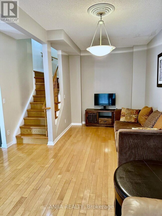 16-16 St Moritz Way in Markham, ON - Building Photo - Building Photo