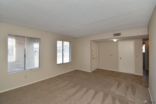 2716 W Oakwood Ln in Yuma, AZ - Building Photo - Building Photo