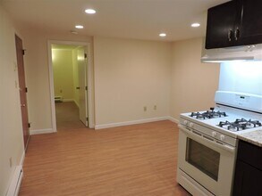 34 Chatham St, Unit B1 in Cambridge, MA - Building Photo - Building Photo