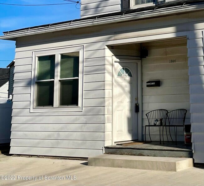 1064 Lincoln St in Dickson City, PA - Building Photo - Building Photo