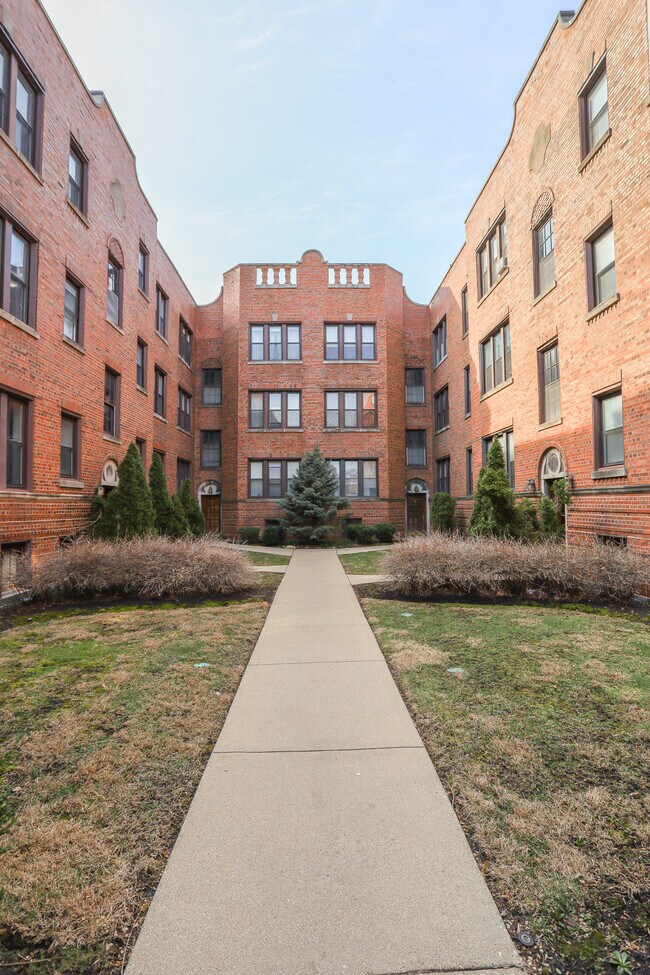 2501 W Winnemac Ave Rentals in Chicago, IL