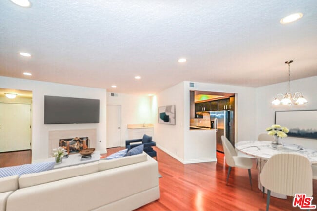 4444 Wilshire Blvd in Los Angeles, CA - Foto de edificio - Building Photo