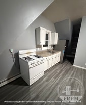 1272 Pleasant St in New Bedford, MA - Building Photo