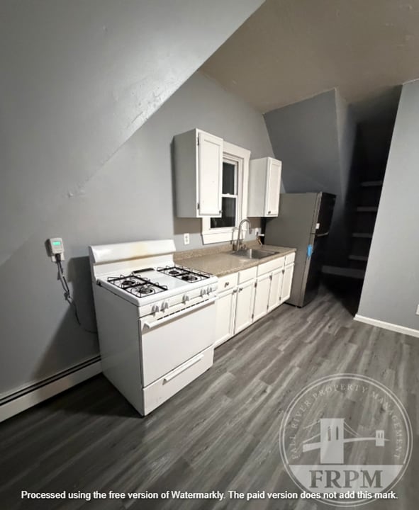 1272 Pleasant St in New Bedford, MA - Building Photo