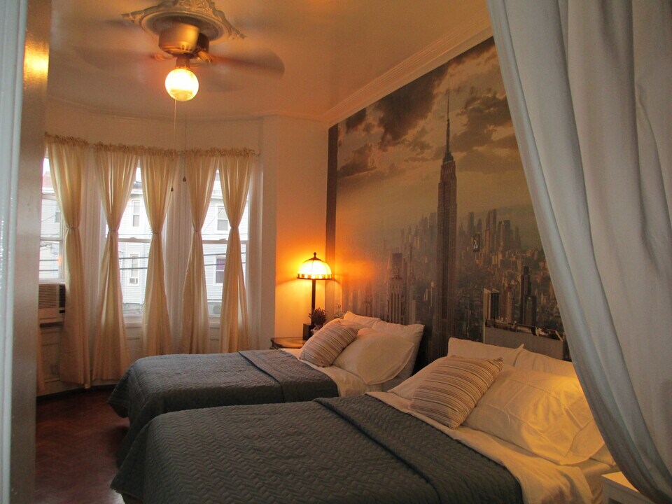 855 Pavonia Ave, Unit 1 in Jersey City, NJ - Building Photo