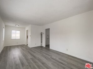 1560 W 160th St in Gardena, CA - Foto de edificio - Building Photo