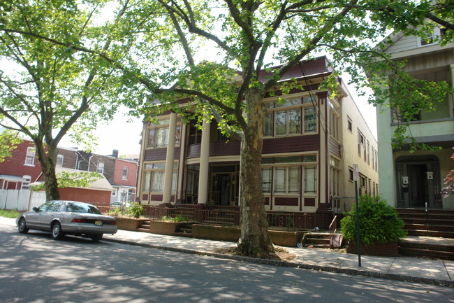 99 Brighton Ave in Perth Amboy, NJ - Foto de edificio - Building Photo