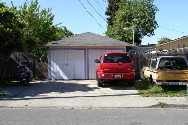 2824 Westmoreland Ave in Redwood City, CA - Building Photo - Building Photo