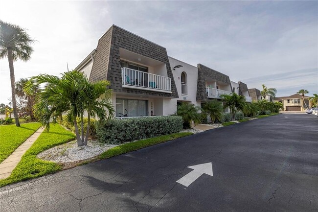 8630 Blind Pass Rd in St Pete Beach, FL - Building Photo - Building Photo