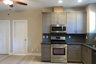7910 SW Capitol Hill Rd, Unit 12 in Portland, OR - Building Photo - Building Photo