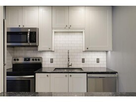 35 Nathan Ln N in Plymouth, MN - Building Photo