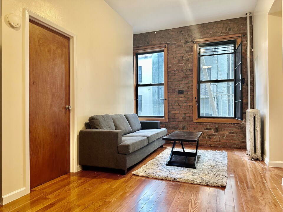 309 W 111th St in New York, NY - Foto de edificio