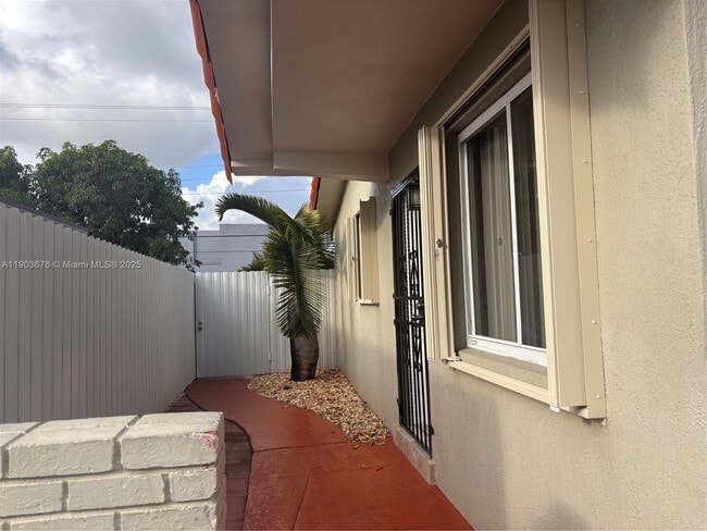 1563 W 81st St in Hialeah, FL - Building Photo - Building Photo