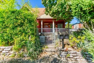 1321 S 13th St in Tacoma, WA - Building Photo