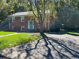 2310 Wayne Ave in Charlottesville, VA - Building Photo