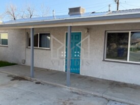 2312 Castro Ln in Bakersfield, CA - Building Photo