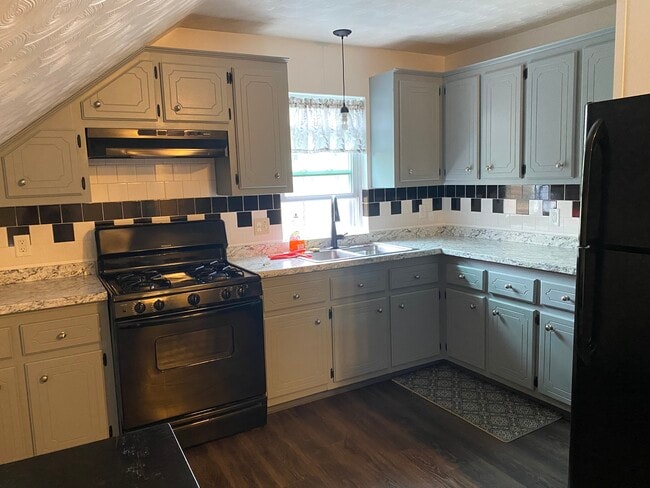 198 Tecumseh St, Unit 3rd floor