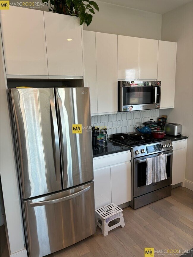 106 Liverpool St, Unit 306 in Boston, MA - Building Photo - Building Photo