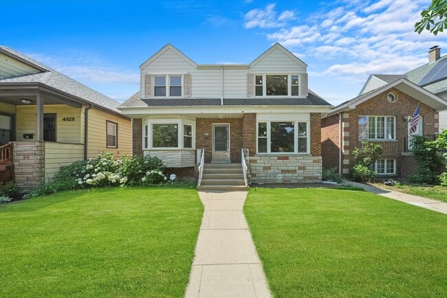 property at 4935 W Winona St