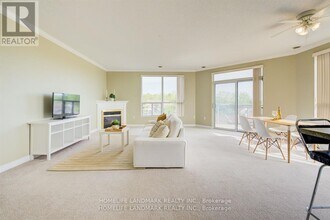 255 Keats Way in Waterloo, ON - Building Photo - Building Photo