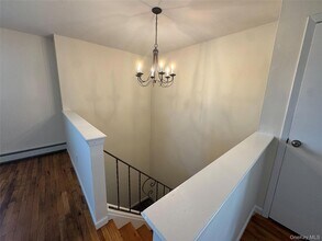 40 Whitestone Rd in Sound Beach, NY - Foto de edificio - Building Photo