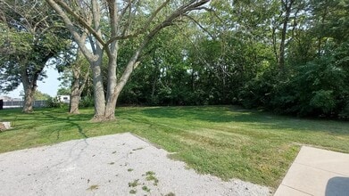 906 E Clark St, Unit A in Crown Point, IN - Foto de edificio - Building Photo