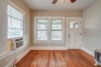 115 Goldenrod St photo'