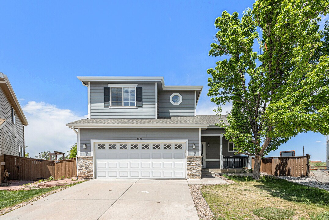 3833 E Aldenbridge Cir in Littleton, CO - Building Photo