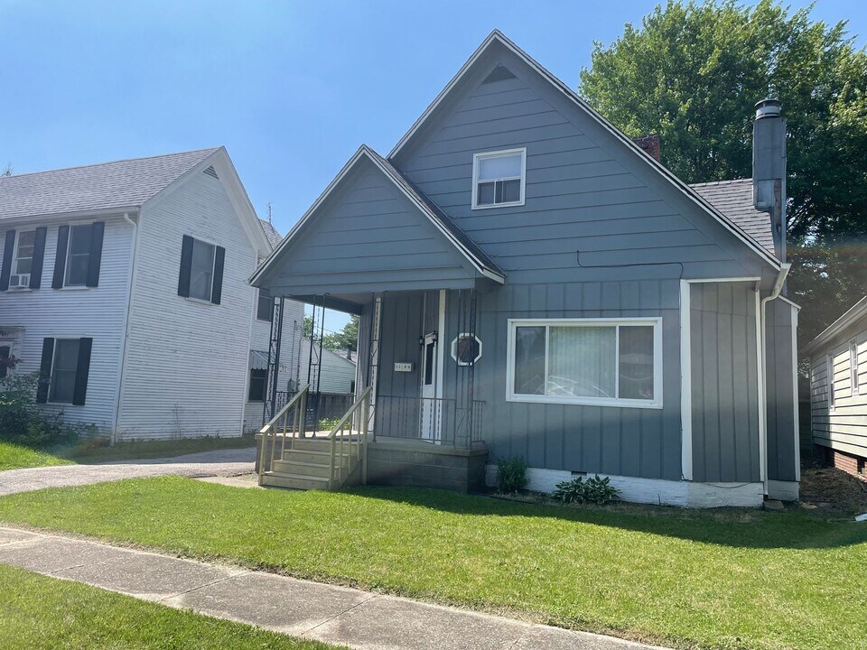 1144 W Cook St in Springfield, IL - Building Photo