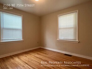 2106 NE 75th St in Seattle, WA - Building Photo - Building Photo