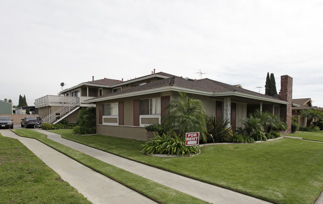 124 S Delano St in Anaheim, CA - Building Photo - Building Photo