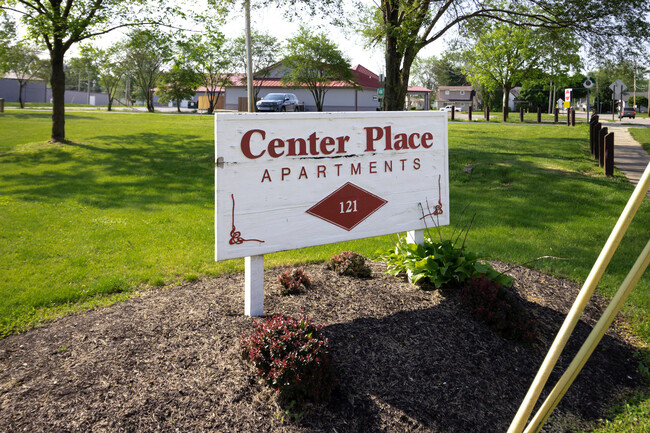 Center Place Apartments in Greenfield, IN - Building Photo - Building Photo