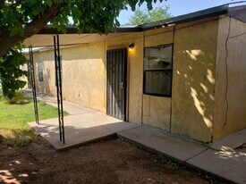 207 Delaware Ave in Alamogordo, NM - Building Photo