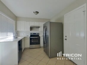 1718 Kingston Dr in Lewisville, TX - Foto de edificio - Building Photo