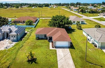 204 SW 14th Ave in Cape Coral, FL - Foto de edificio - Building Photo