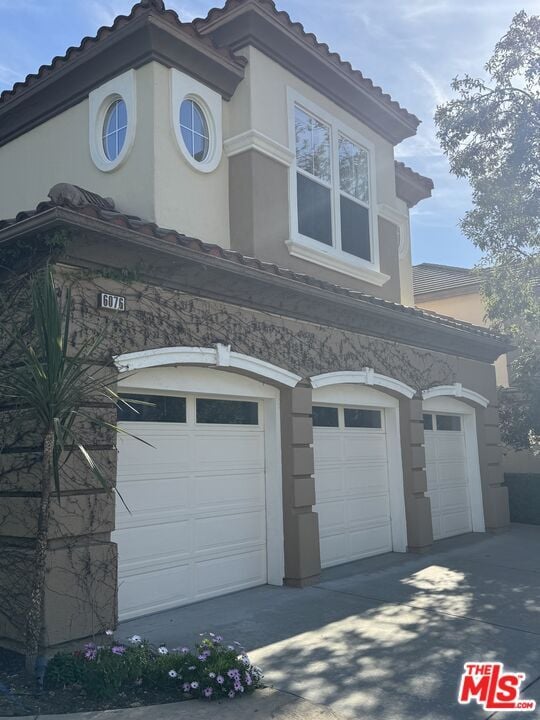 6076 Alexandra Ct in Oak Park, CA - Building Photo - Building Photo