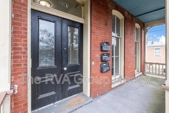 2201 E Broad St in Richmond, VA - Building Photo - Building Photo