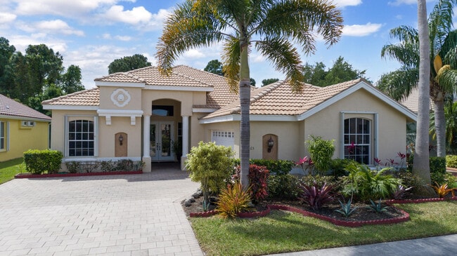 665 SW Lake Charles Cir in Port St. Lucie, FL - Building Photo - Building Photo