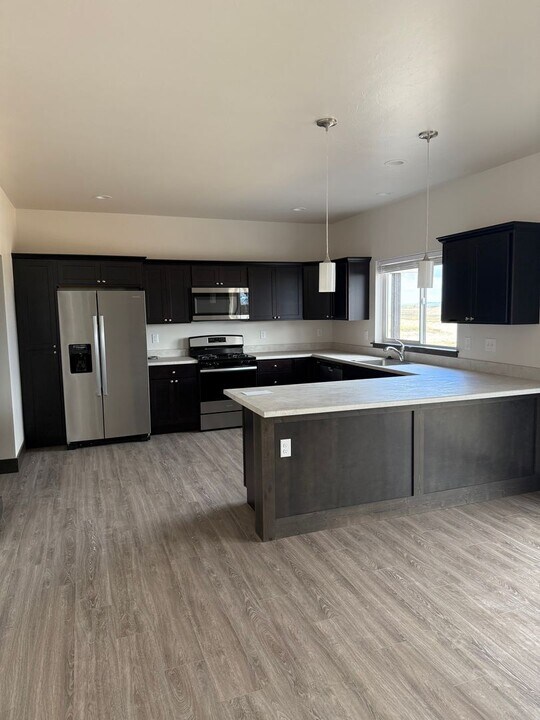 2111 Windjammer Wy in Belgrade, MT - Building Photo